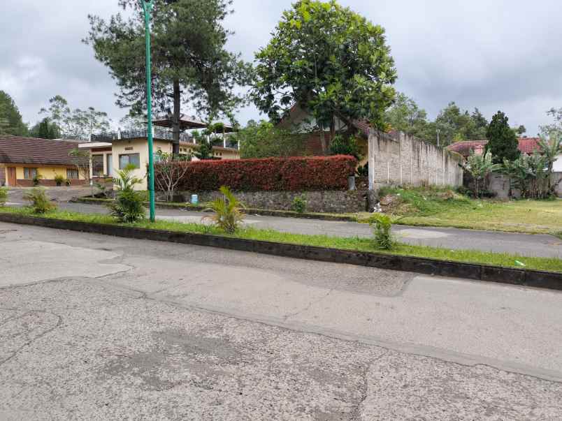 dijual tanah komplek graha puspa
