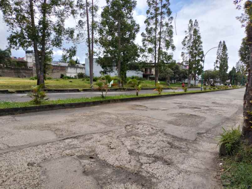 dijual tanah komplek graha puspa