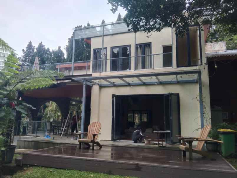 dijual villa bagus di megamendung bogor jawa barat