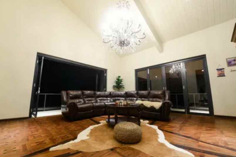 dijual villa bagus di megamendung bogor jawa barat