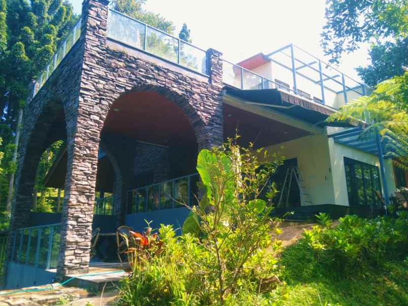 dijual villa bagus di megamendung bogor jawa barat