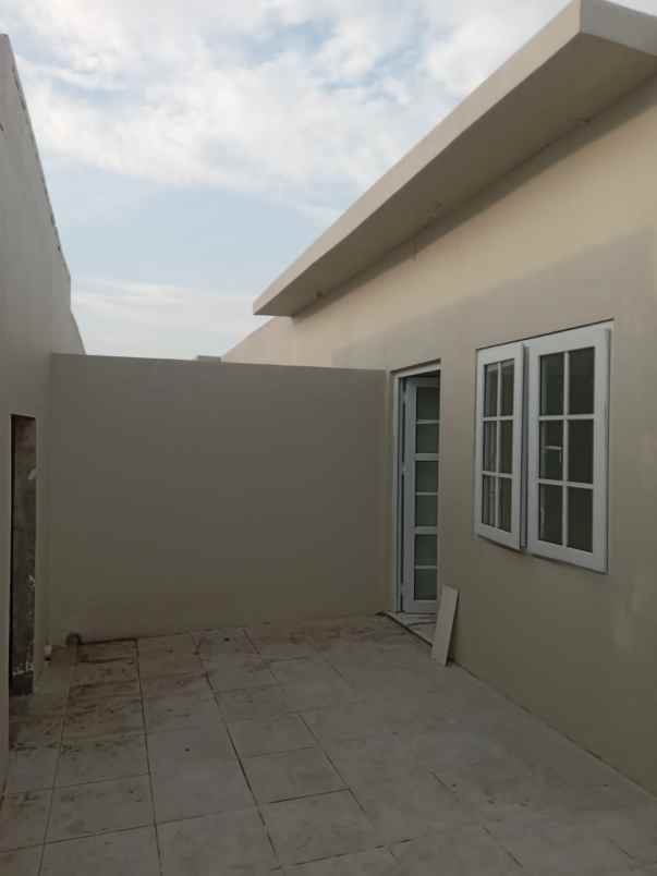 dijual villa jalan besar sunggal