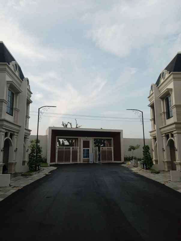 dijual villa jalan besar sunggal