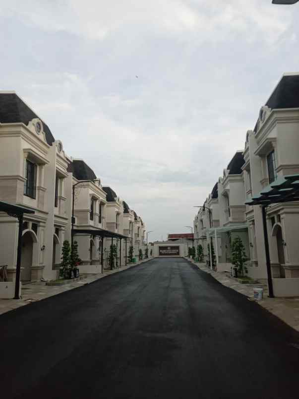 dijual villa jalan besar sunggal