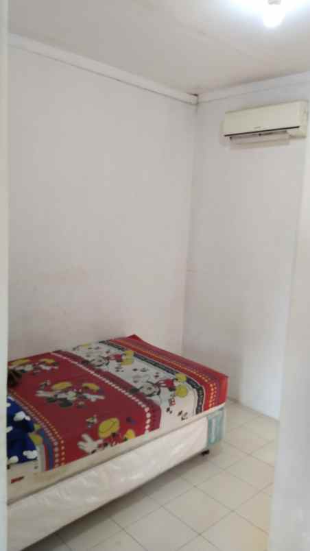 dijual villa jl raya karang bolong