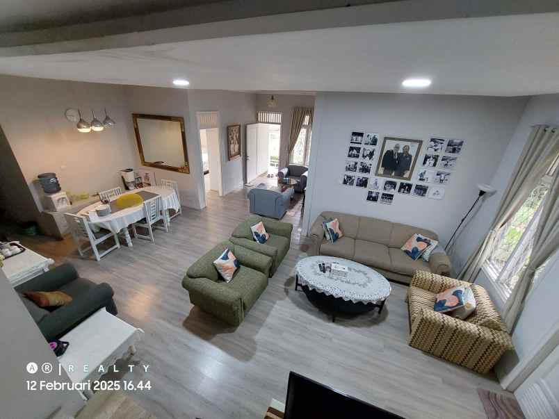 dijual villa komplek dago giri