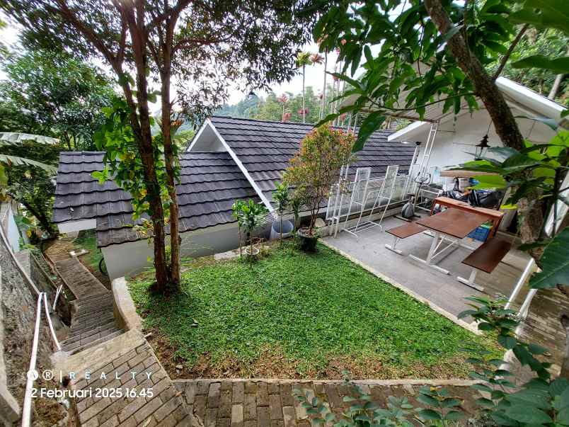 dijual villa komplek dago giri