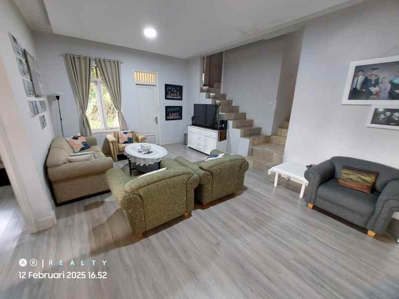 dijual villa komplek dago giri