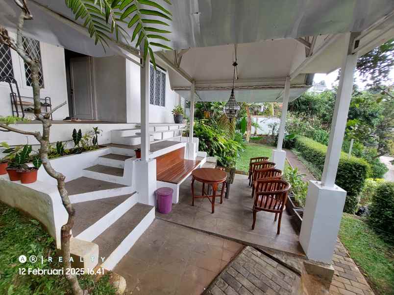 dijual villa komplek dago giri