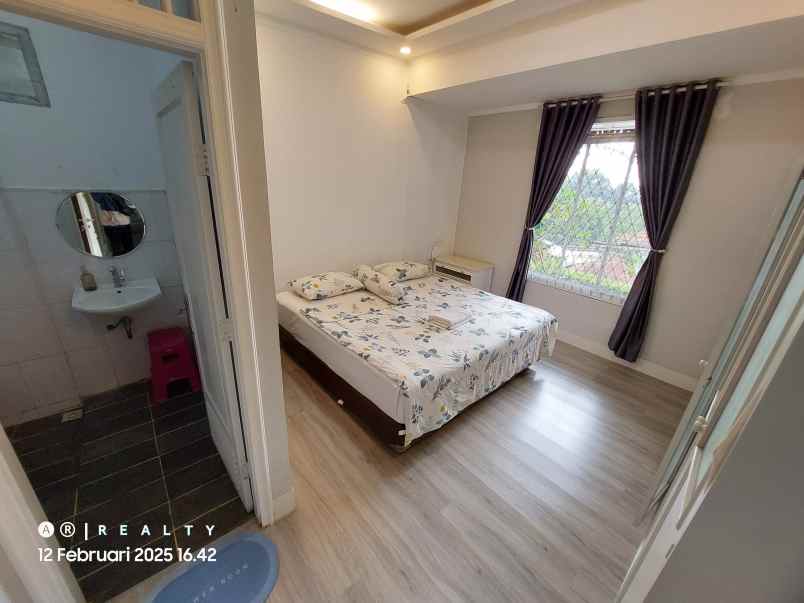 dijual villa komplek dago giri