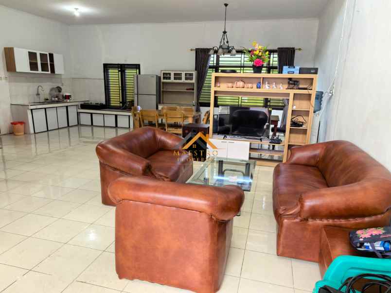 dijual villa komplek gitar mas jalan