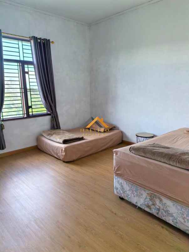 dijual villa komplek gitar mas jalan