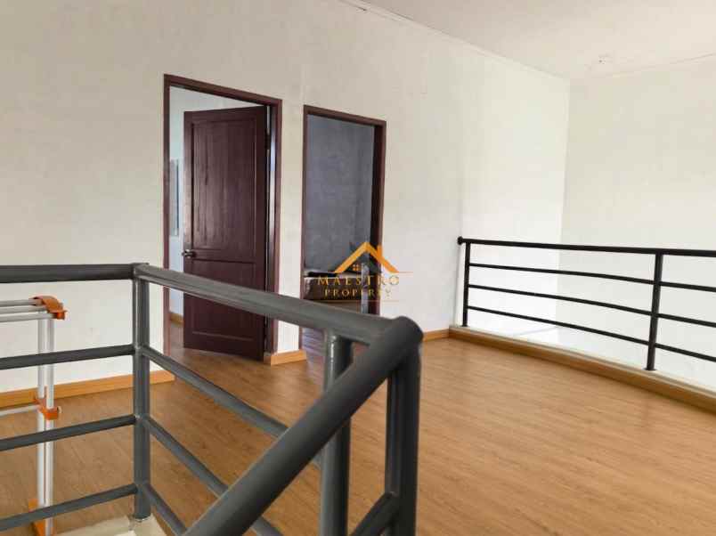 dijual villa komplek gitar mas jalan