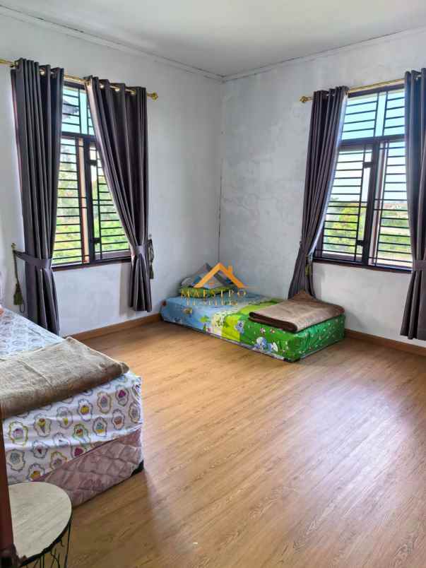 dijual villa komplek gitar mas jalan