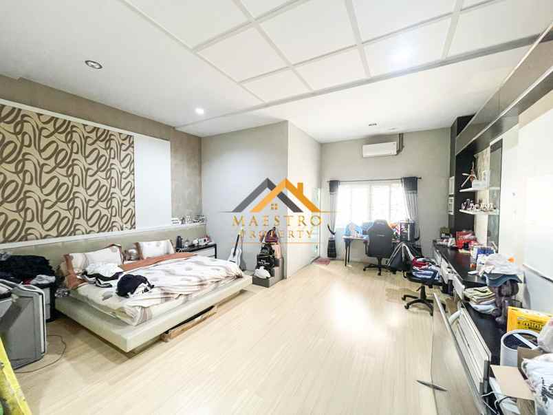 dijual villa komplek mutiara residence