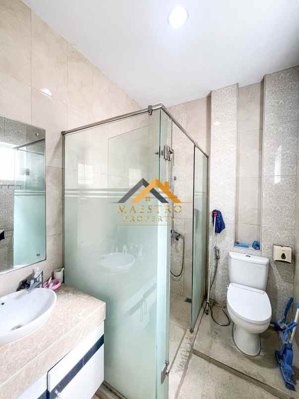 dijual villa komplek mutiara residence