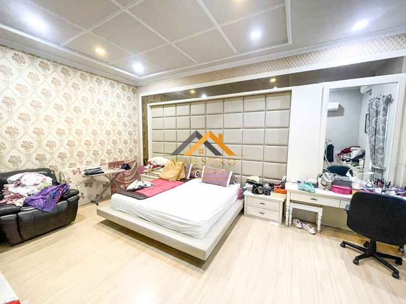 dijual villa komplek mutiara residence