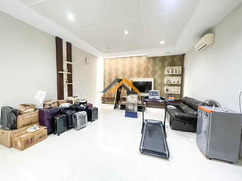 dijual villa komplek mutiara residence