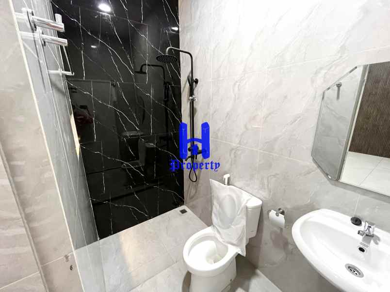 dijual villa komplek opera house jalan