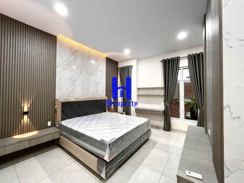 dijual villa komplek opera house jalan