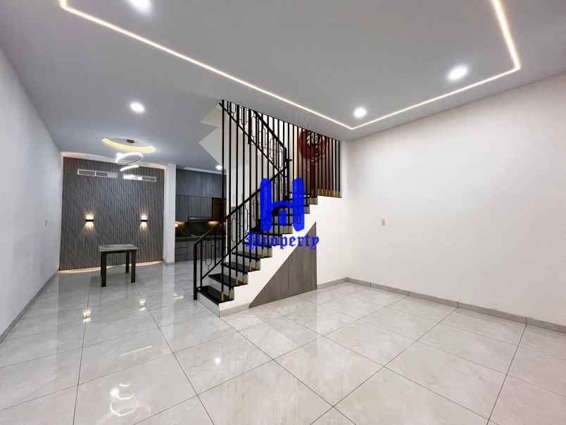 dijual villa komplek opera house jalan