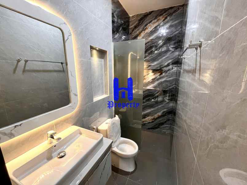 dijual villa komplek opera house jalan