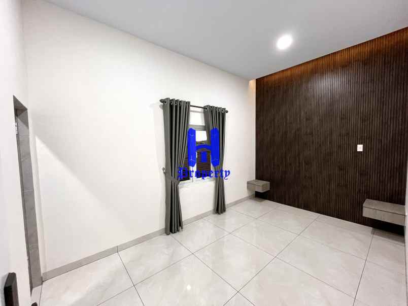 dijual villa komplek opera house jalan