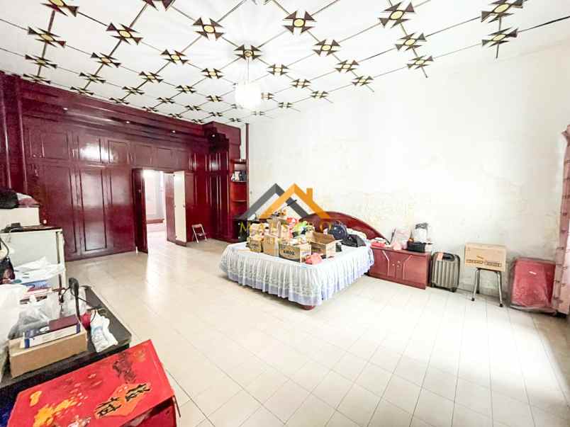 dijual villa komplek taman polonia