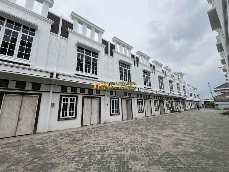 dijual villa komplek union mentari
