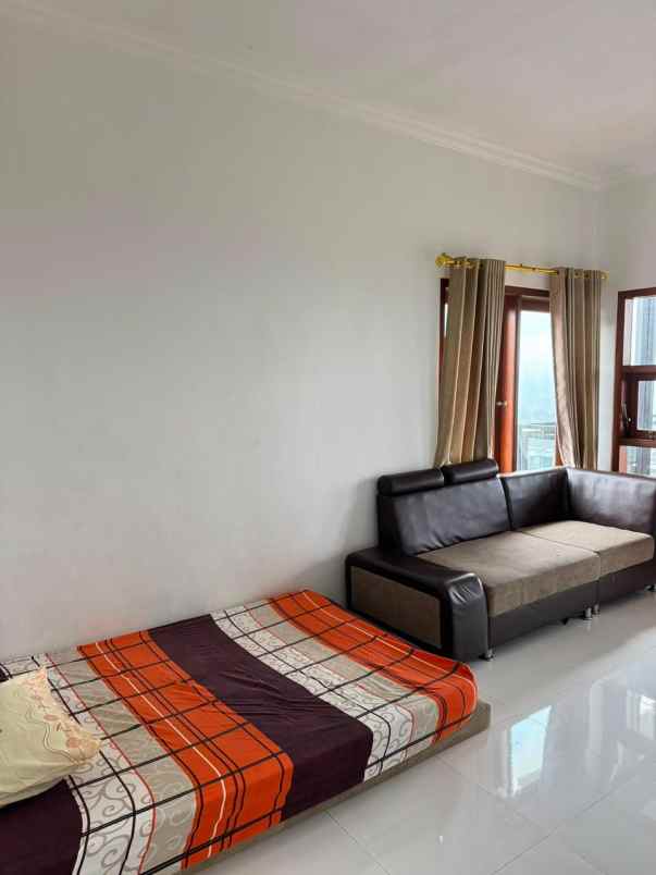 dijual villa modern lokasi di panderman batu