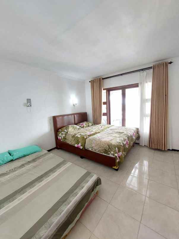dijual villa modern lokasi di panderman batu
