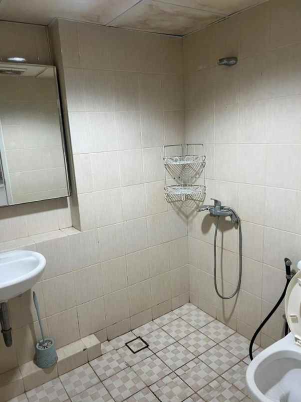 disewakan apartemen berkeley tower uc
