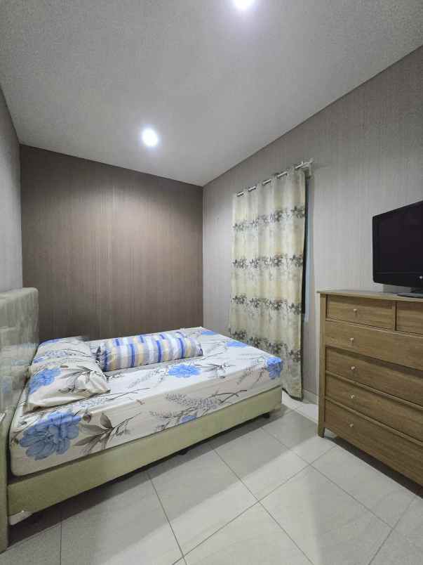 disewakan rumah 2 lantai daerah bsd nego tipis