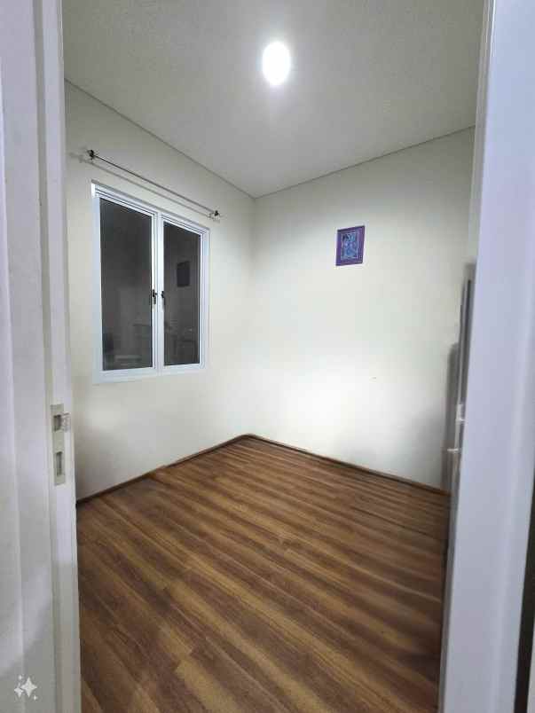 disewakan rumah 2 lantai daerah bsd nego tipis