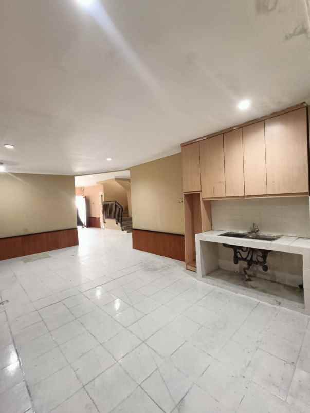 disewakan rumah jalan muara karang permai