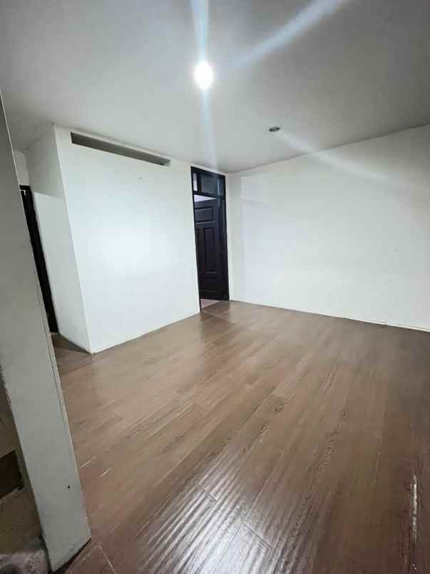 disewakan rumah jalan setrasari