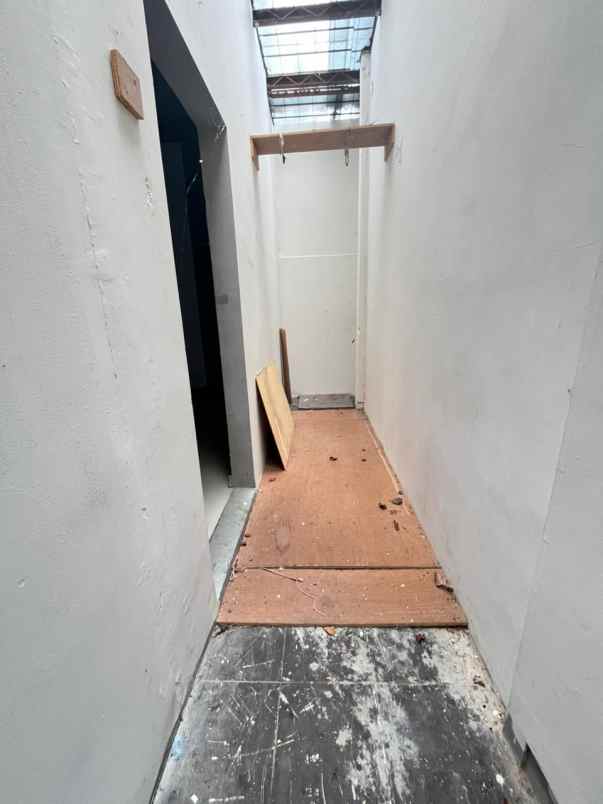 disewakan rumah jalan setrasari