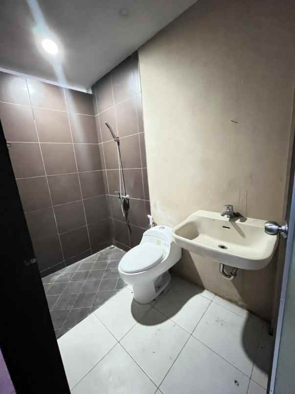 disewakan rumah jalan setrasari