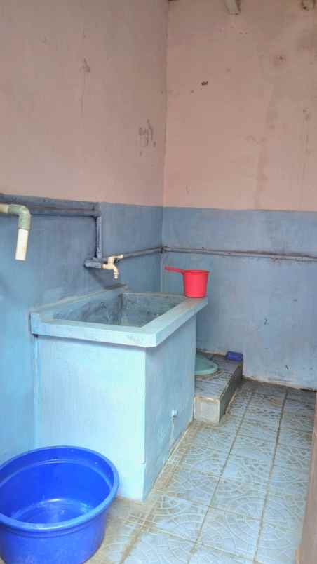 disewakan rumah jl kalidam utara no 69 rt