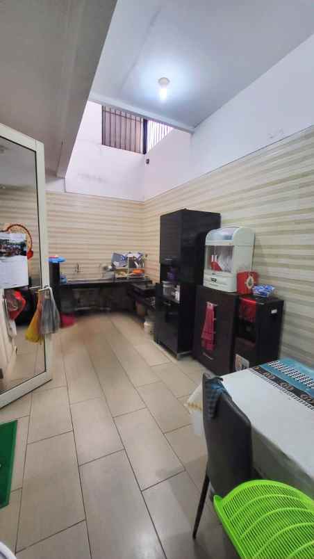 disewakan rumah komplek taman semanan indah