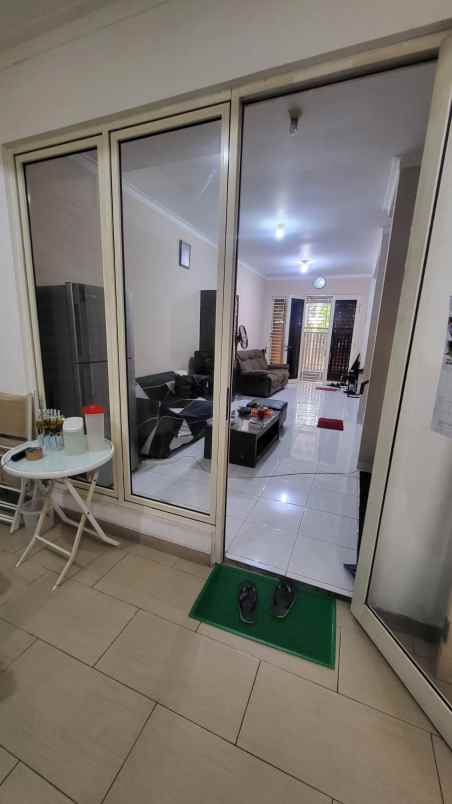disewakan rumah komplek taman semanan indah