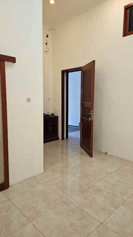disewakan rumah krembangan barat