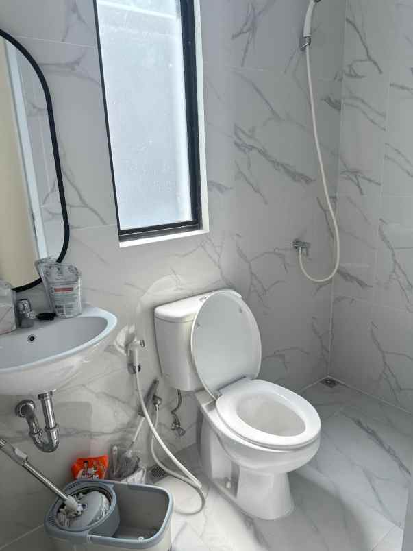 disewakan rumah lavon cluster citrine semi furnish