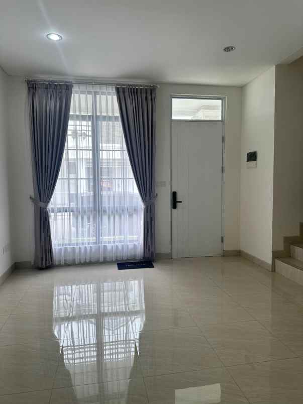 disewakan rumah lavon cluster citrine semi furnish