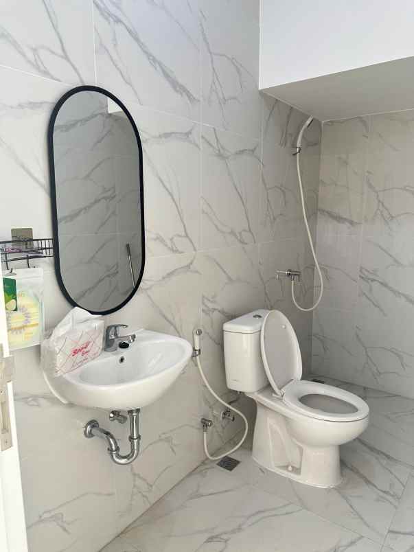 disewakan rumah lavon cluster citrine semi furnish