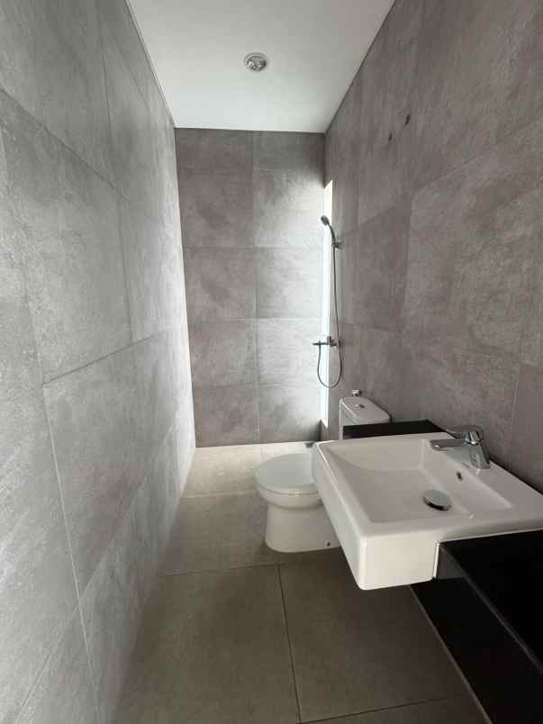 disewakan rumah maison de wisteria metland