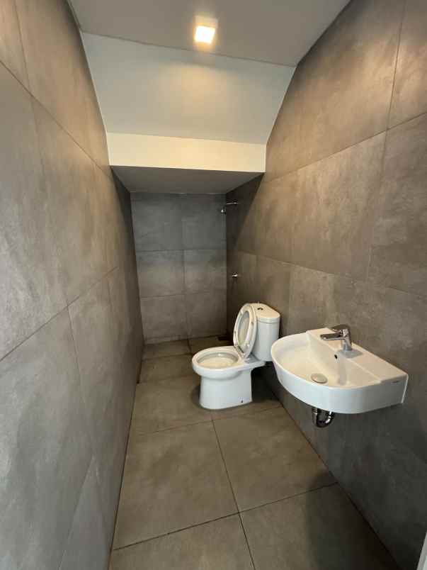 disewakan rumah maison de wisteria metland