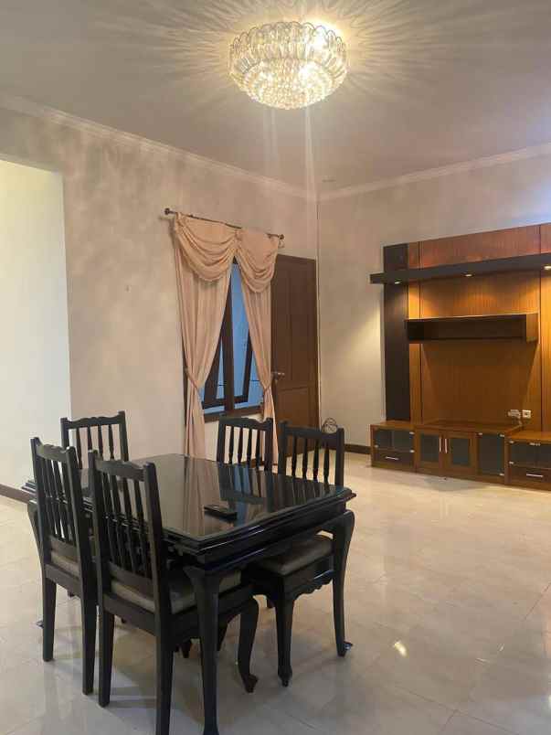 disewakan rumah south emerald mansion