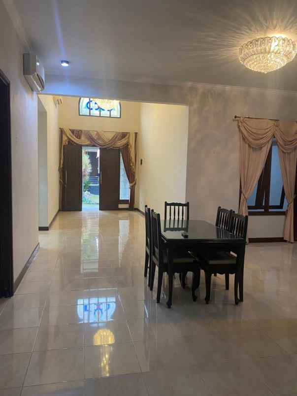 disewakan rumah south emerald mansion