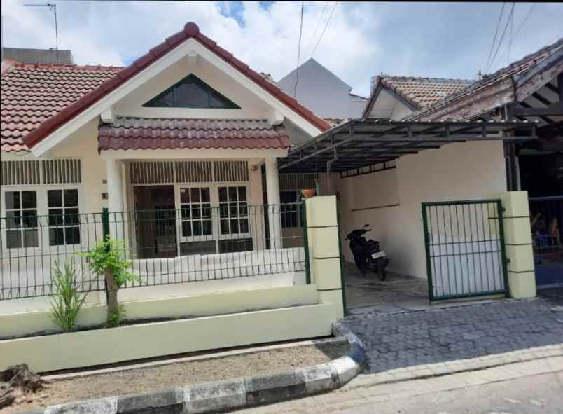 disewakan rumah sutorejo